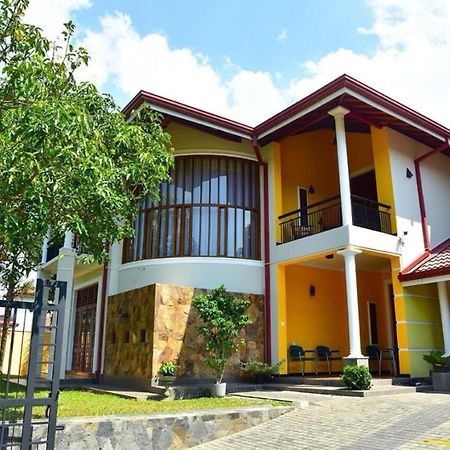 Bigcity Villa - Airport Transit Hotel Katunayaka Buitenkant foto