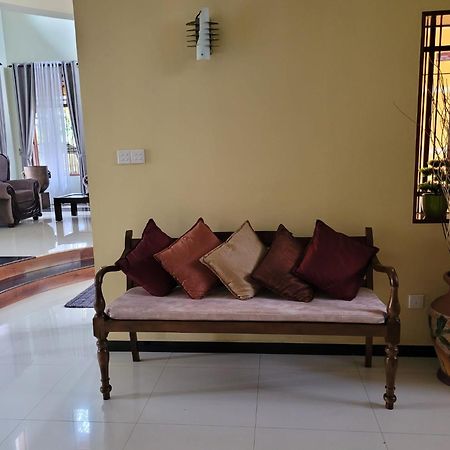 Bigcity Villa - Airport Transit Hotel Katunayaka Buitenkant foto