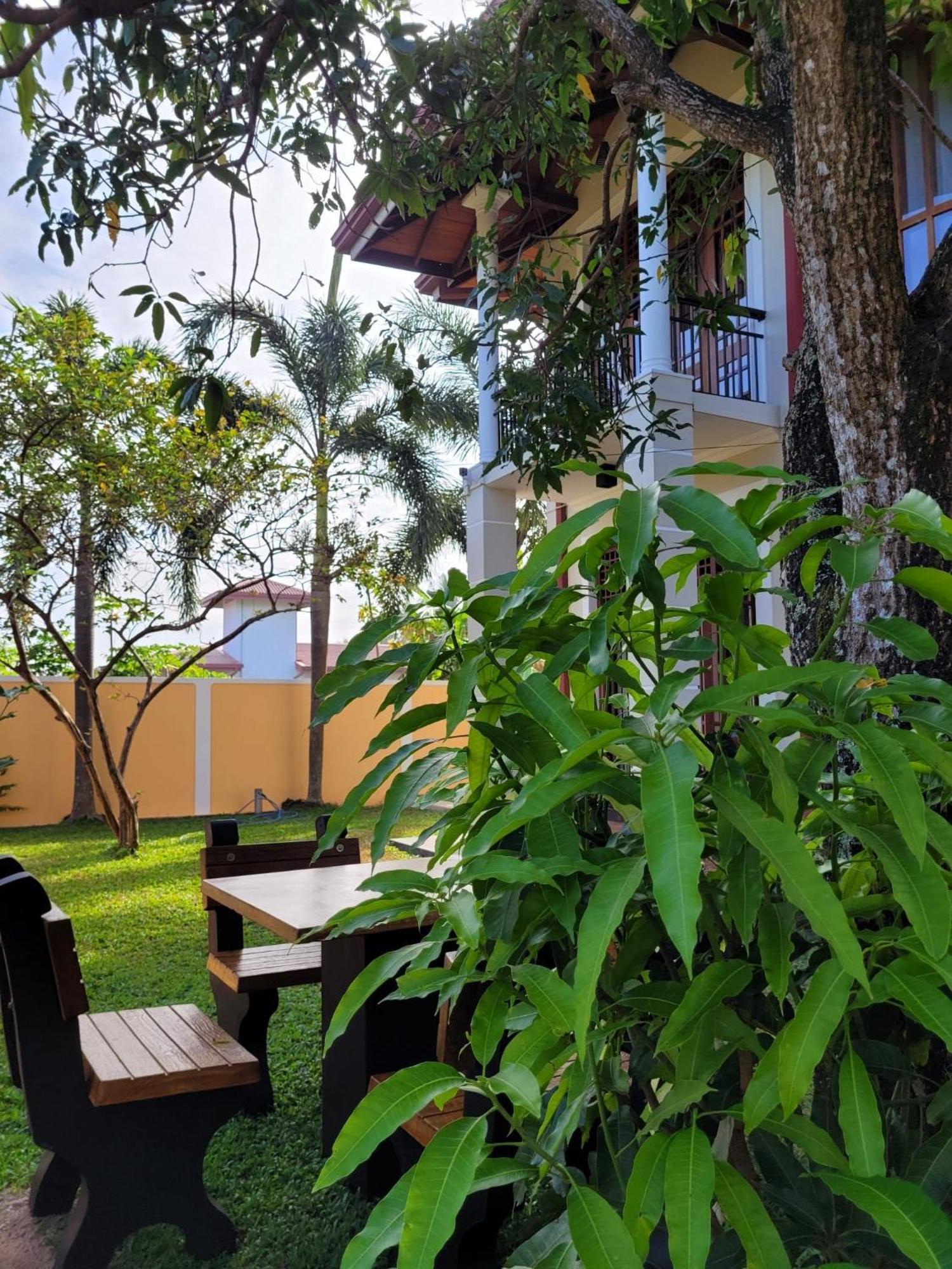 Bigcity Villa - Airport Transit Hotel Katunayaka Buitenkant foto