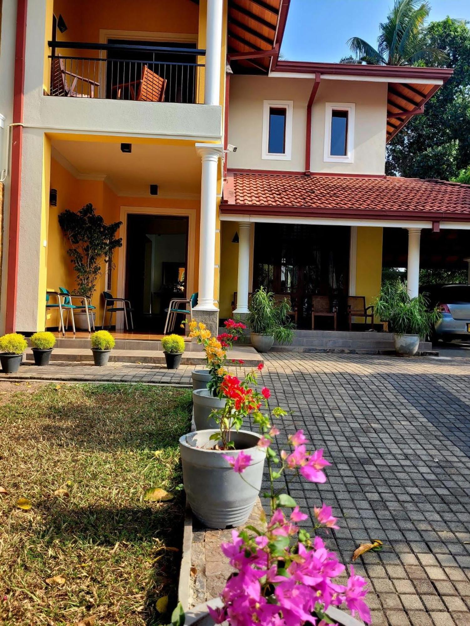 Bigcity Villa - Airport Transit Hotel Katunayaka Buitenkant foto