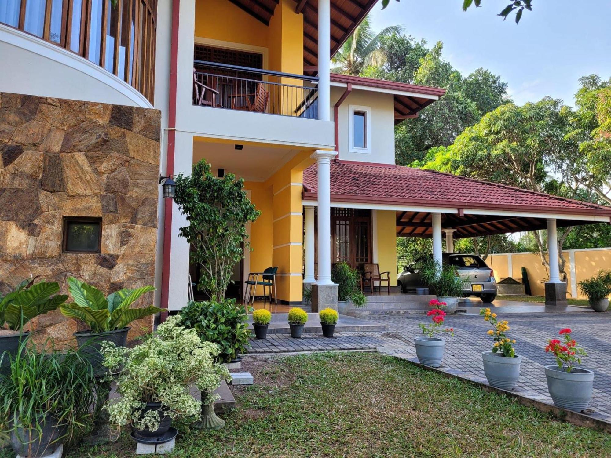 Bigcity Villa - Airport Transit Hotel Katunayaka Buitenkant foto