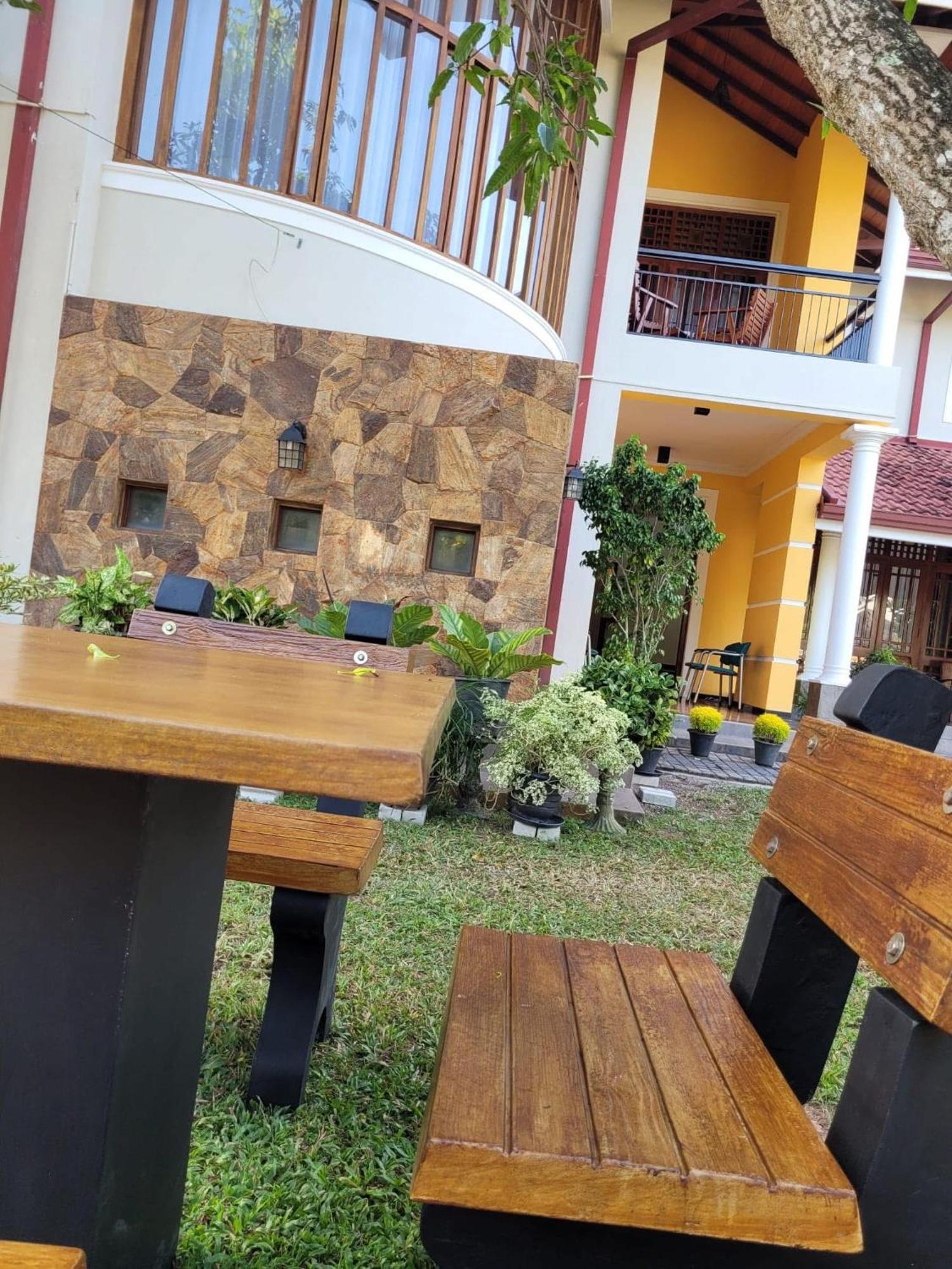 Bigcity Villa - Airport Transit Hotel Katunayaka Buitenkant foto