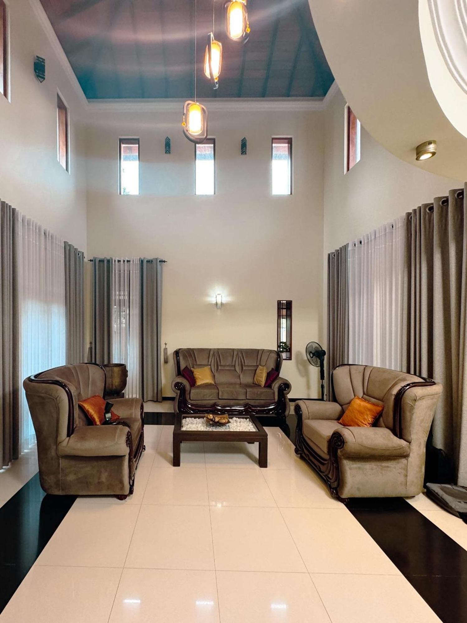 Bigcity Villa - Airport Transit Hotel Katunayaka Buitenkant foto