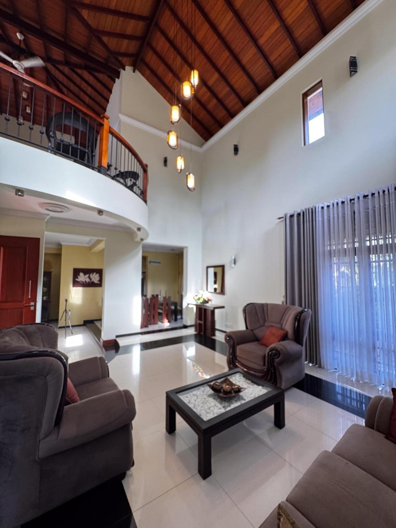 Bigcity Villa - Airport Transit Hotel Katunayaka Buitenkant foto