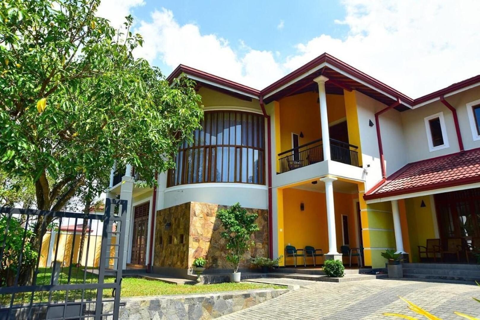 Bigcity Villa - Airport Transit Hotel Katunayaka Buitenkant foto